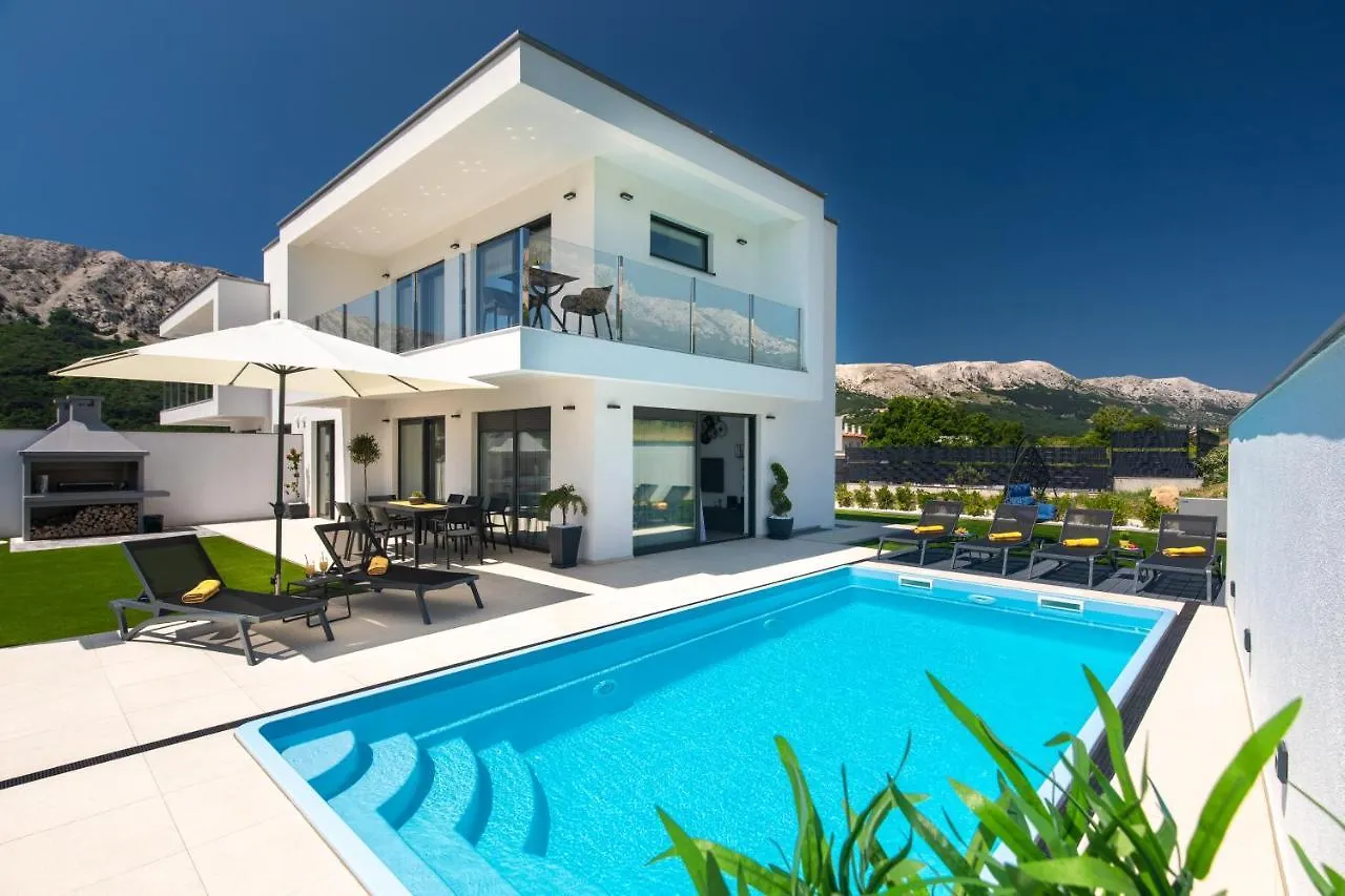 Villa Supernus II With Heated Pool Baska