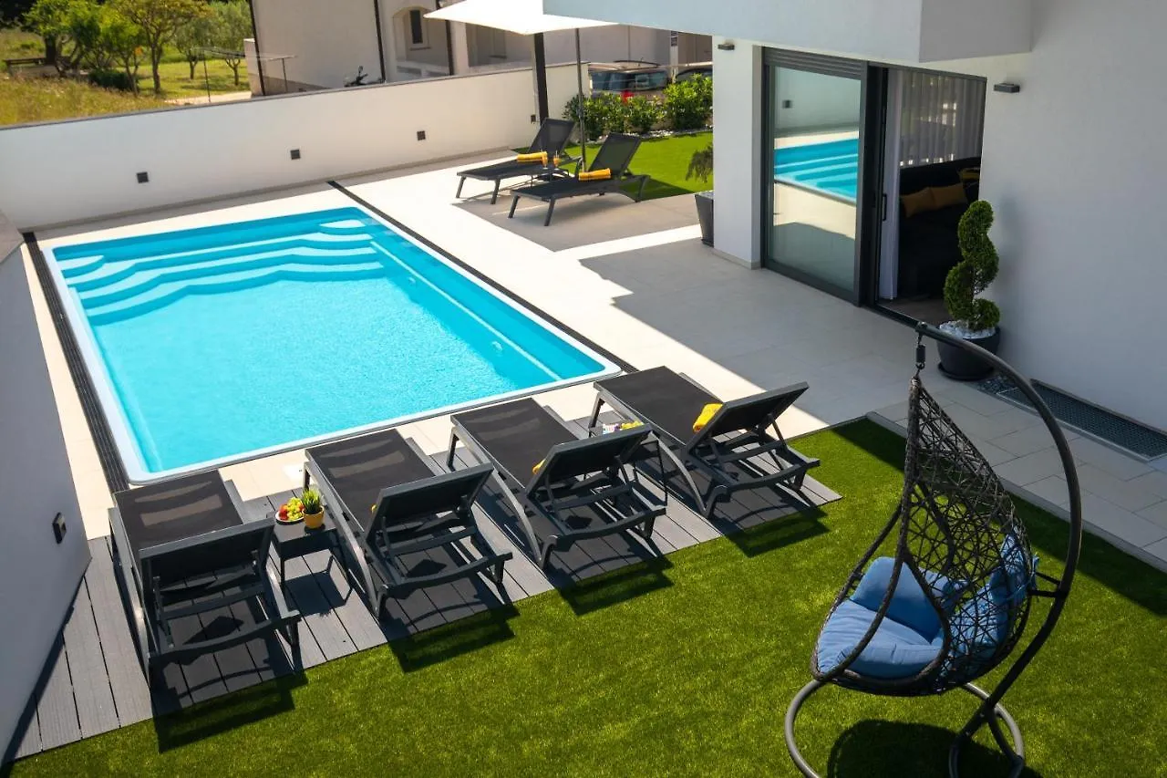 Villa Supernus II With Heated Pool Baska