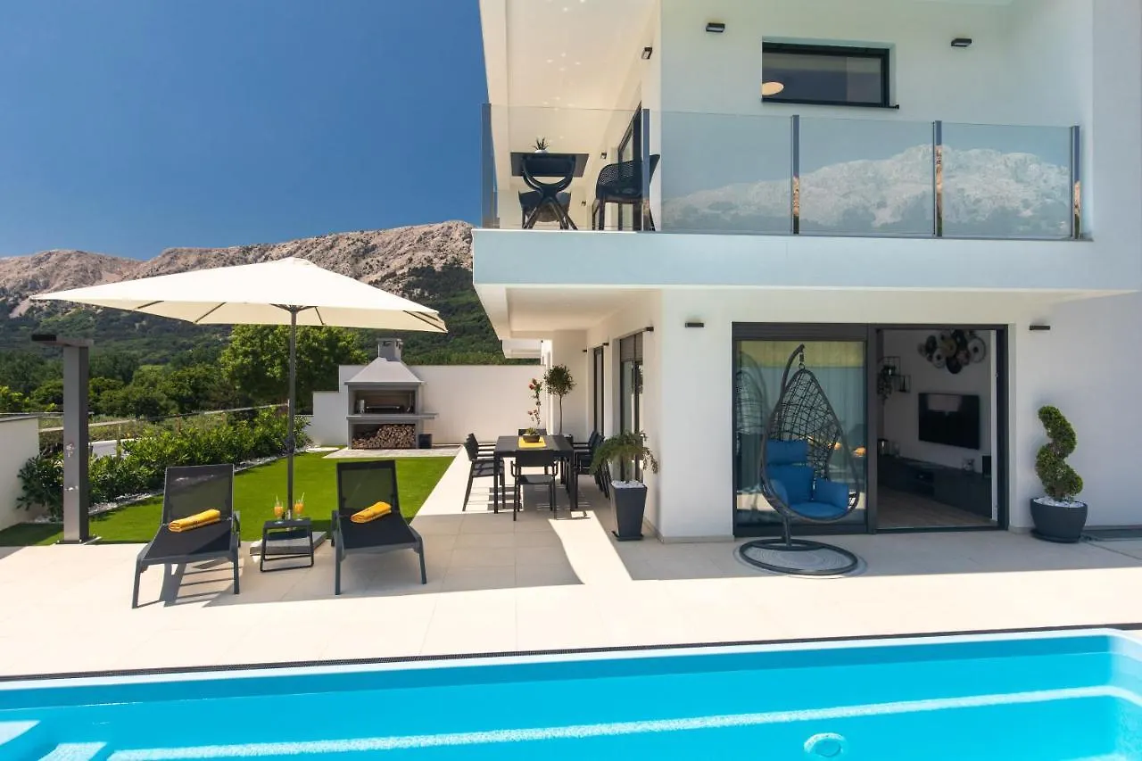 Villa Supernus II With Heated Pool Baska