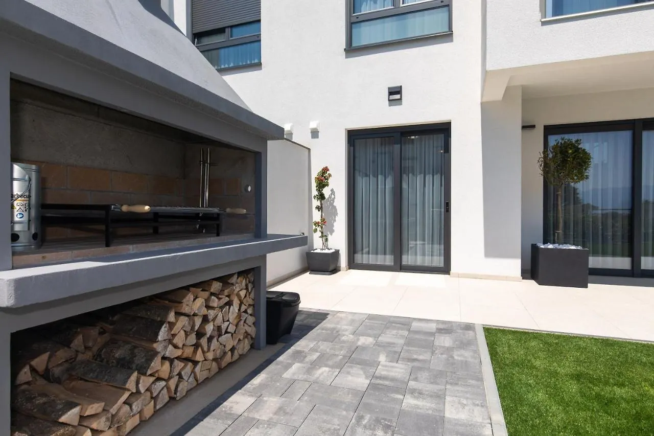 Villa Supernus II With Heated Pool Baska