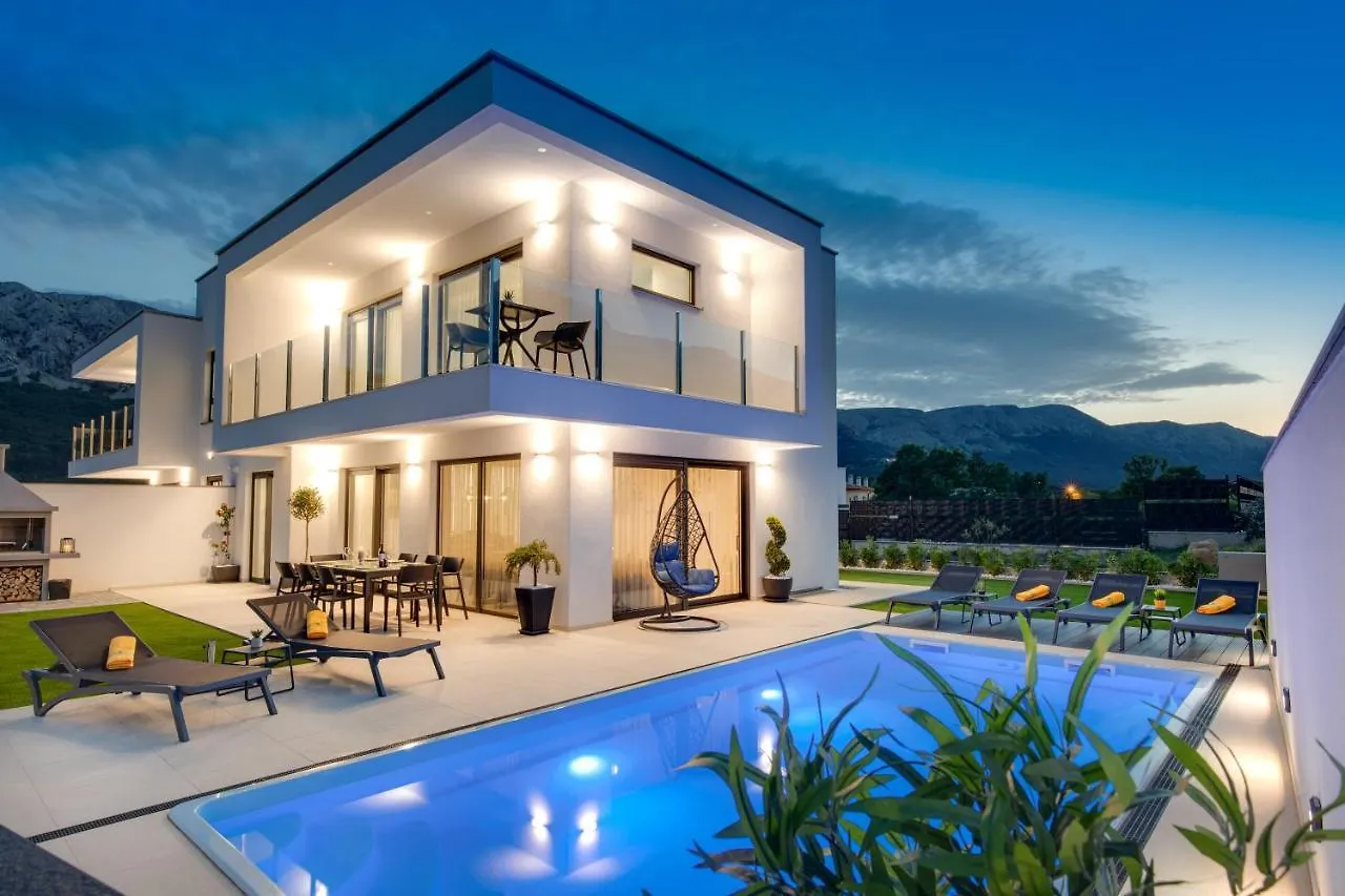 Villa Supernus II With Heated Pool Baska